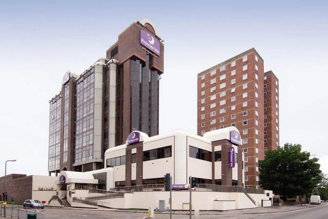 Premier Inn Sunbury - Kempton Park location